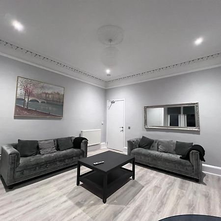 Lovely 4 Bedroom 2Nd Floor Walk Up Apartment 에든버러 외부 사진